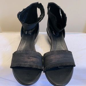 NWT Vero Cuoio Black Sandal  - 40